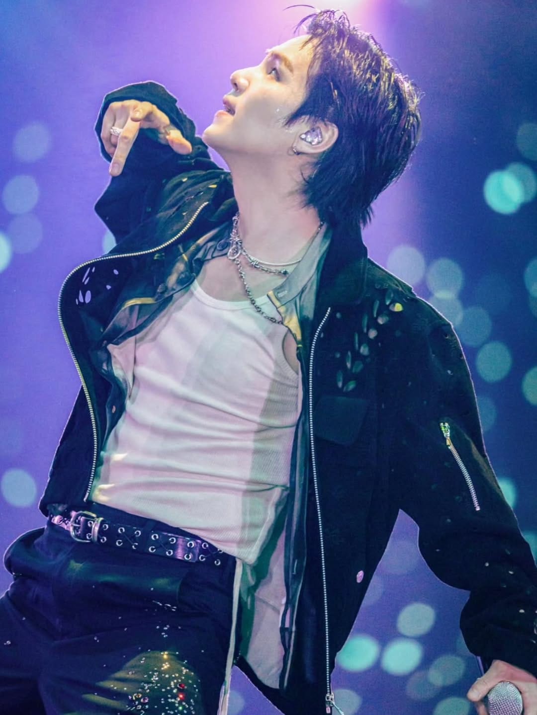 Post 6 by SUGA 민윤기 on Instagram (carousel)
