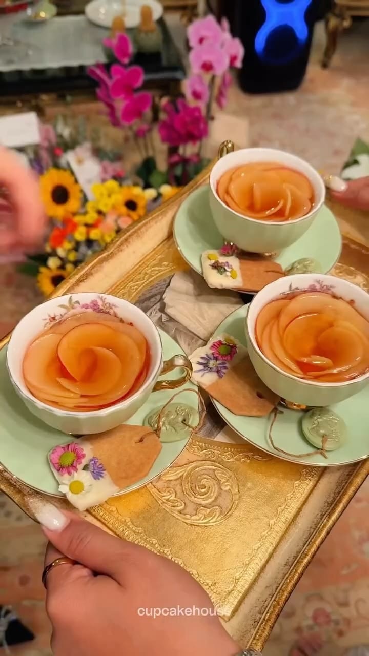 Post 10 by کاپ کیک هاوس تهران 🧁 on Instagram (video)
