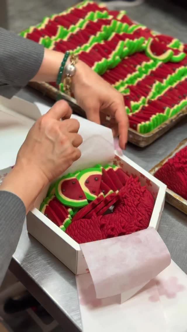 Post 7 by کاپ کیک هاوس تهران 🧁 on Instagram (video)