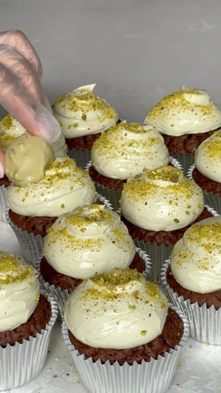 Post 1 by VIOLET & SALT® | Melbourne Cakes & Desserts on Instagram (video)