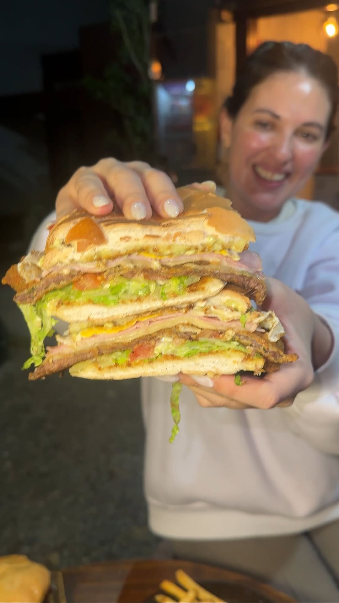 Post 3 by Kubic | Hamburguesas, Lomitos y sandwich de mila 🍟 on Instagram (video)