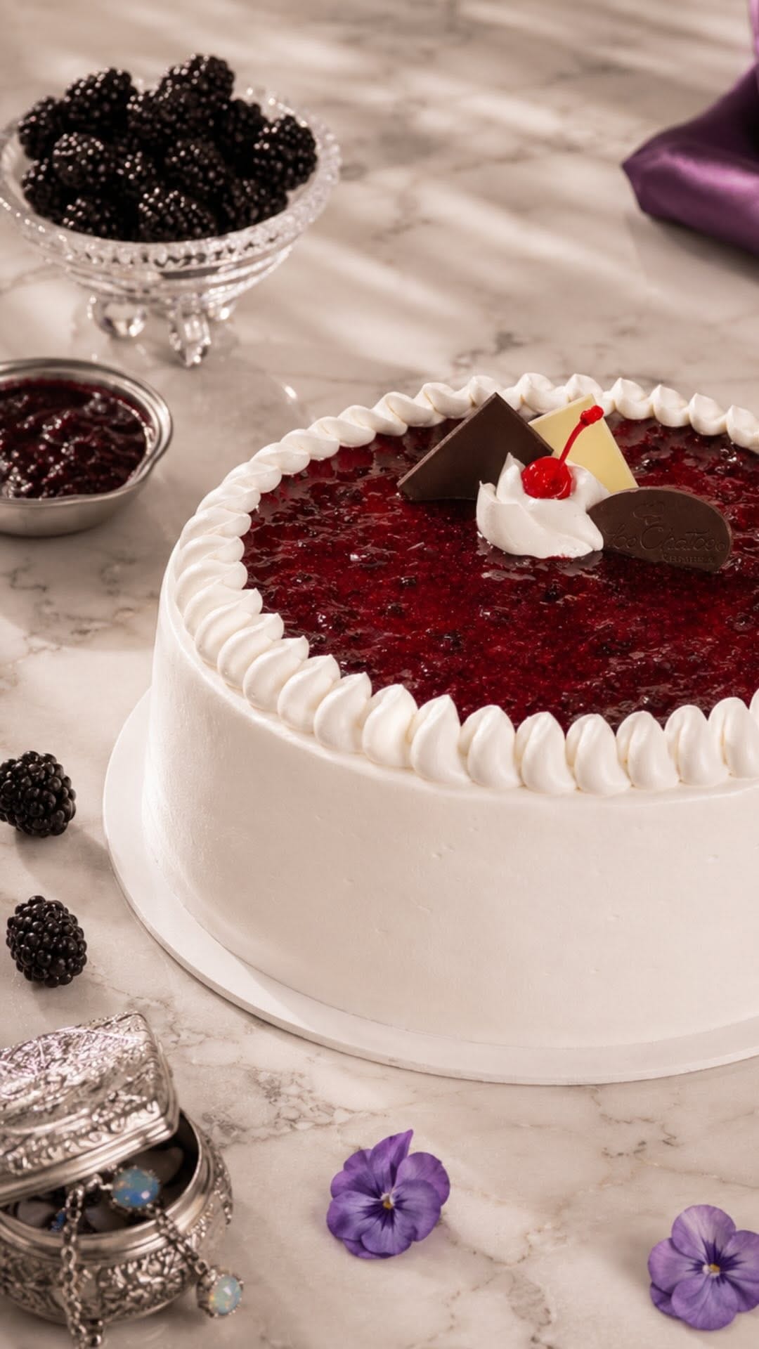 Post 7 by Repostería Los Chatos on Instagram (video)