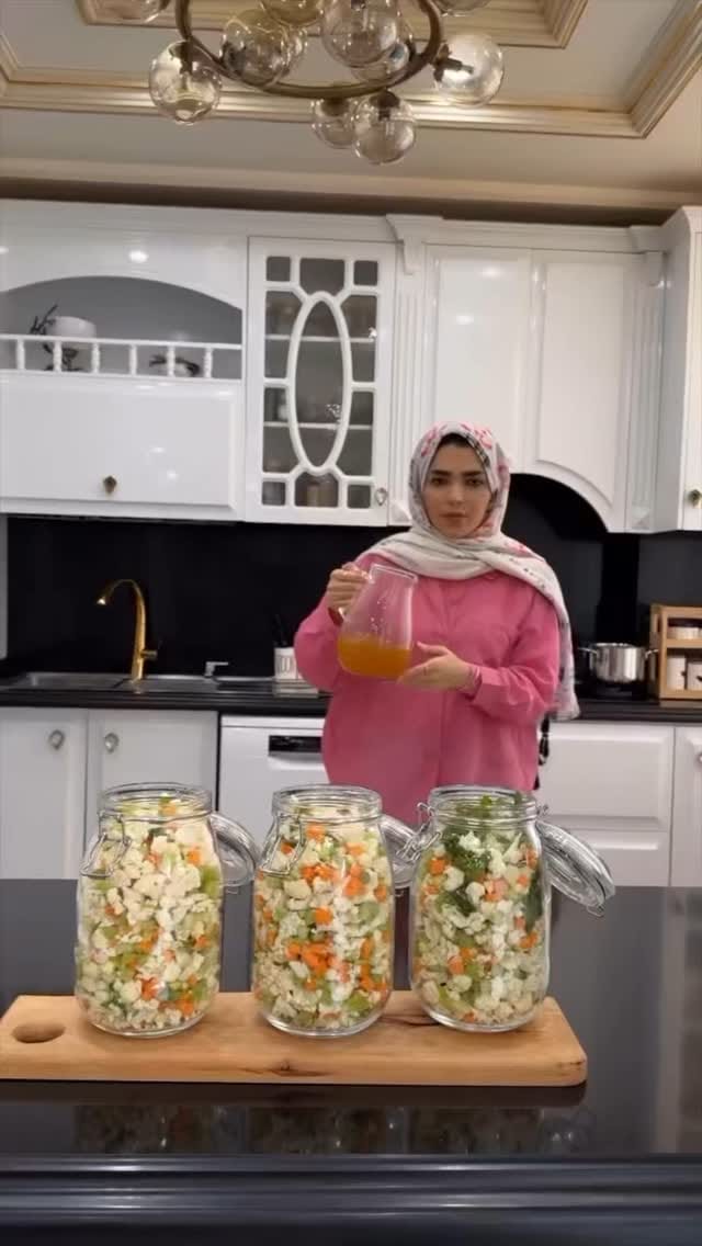 Post 3 by آشپزی پانیا on Instagram (video)