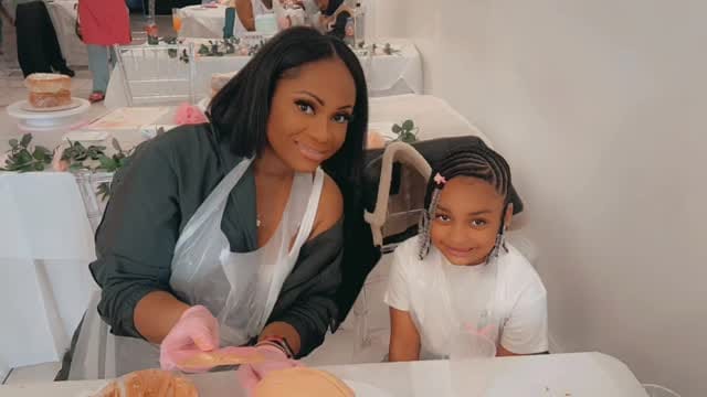 Post 4 by Amazing Cakez on Instagram (video)