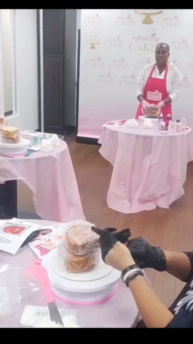 Post 7 by Amazing Cakez on Instagram (video)