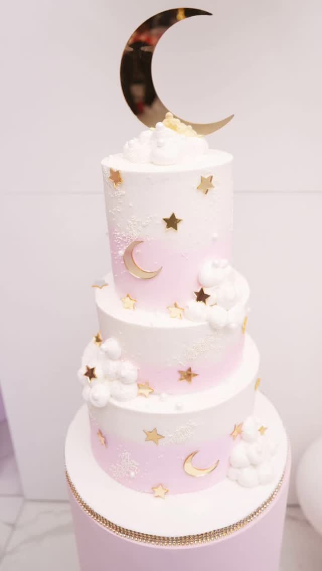 Post 8 by Amazing Cakez on Instagram (video)