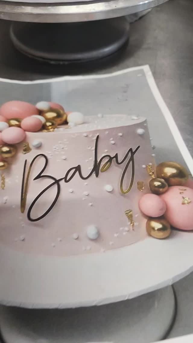 Post 6 by Amazing Cakez on Instagram (video)