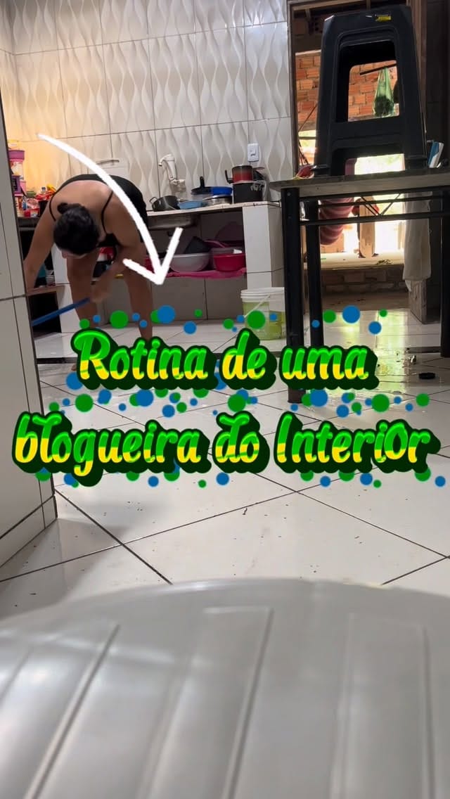 Post 2 by Elinaria Jucielma on Instagram (video)