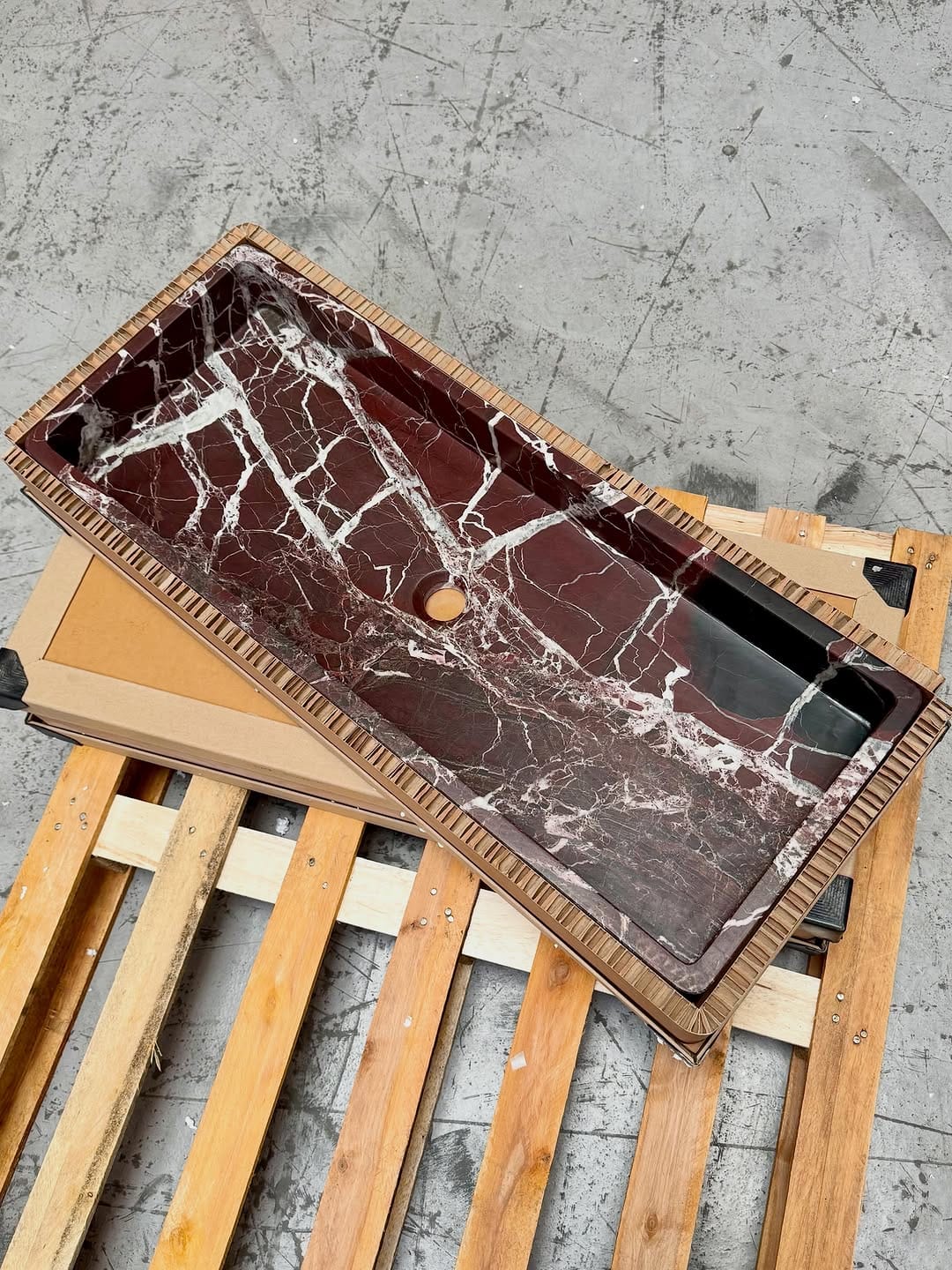 Post 4 by TALKA - mobilier haut de gamme en travertin et marbre on Instagram (carousel)
