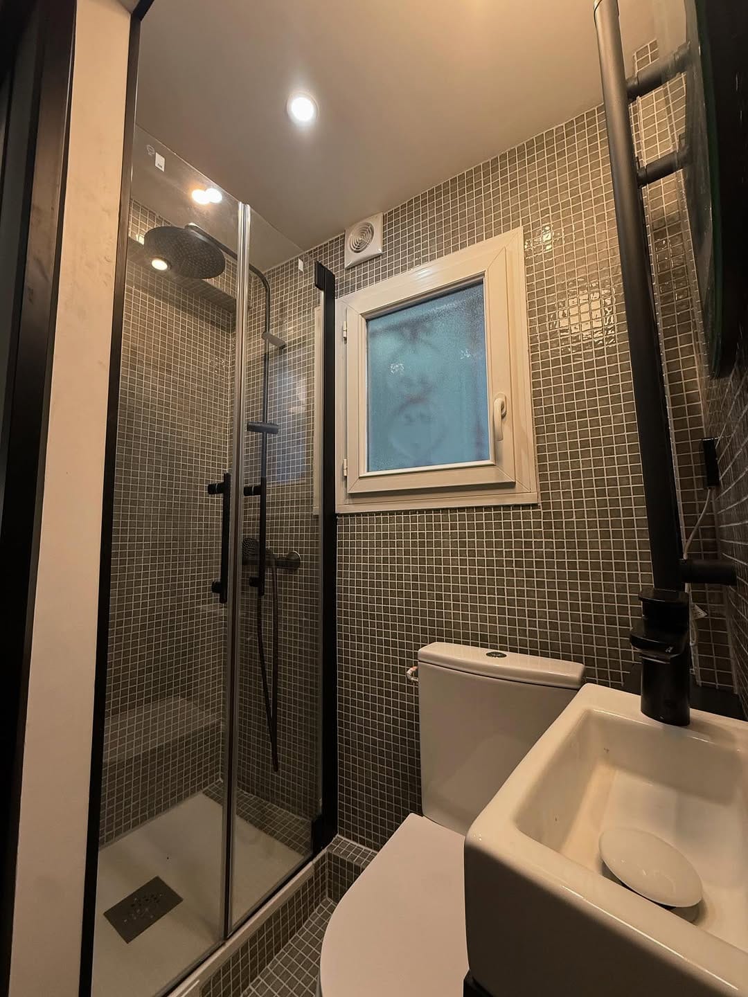 Post 5 by DESIGN HOME on Instagram (carousel)