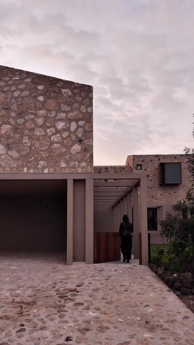 Post 7 by REIMS 502 on Instagram (video)