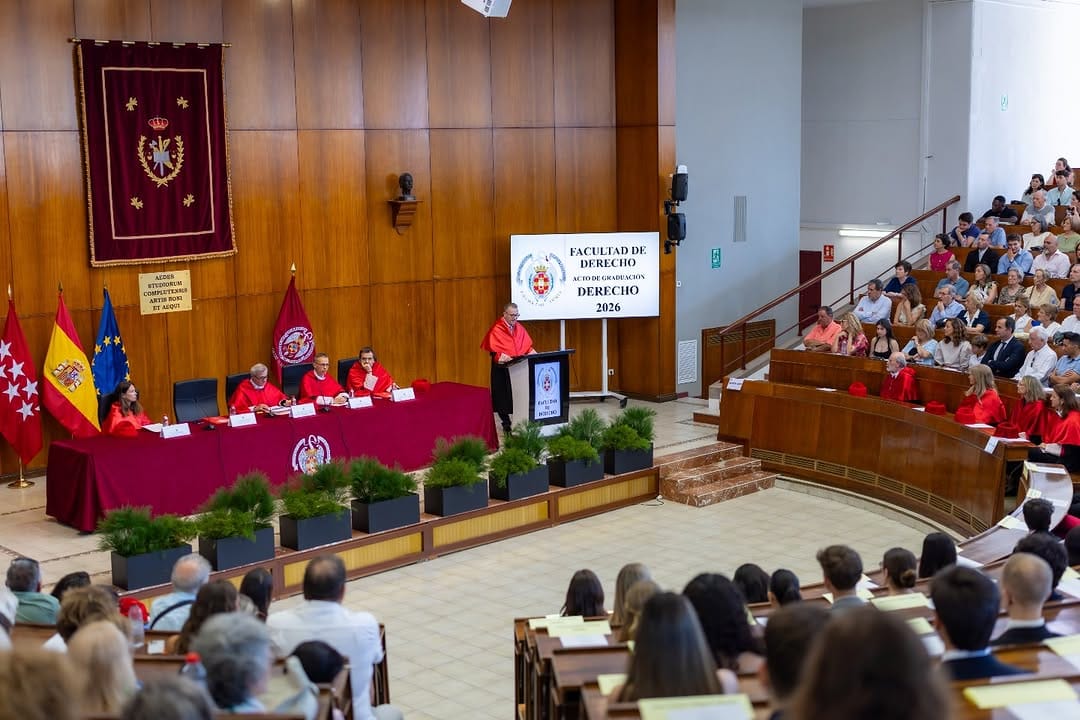 Post 8 by Facultad de Derecho UCM on Instagram (carousel)