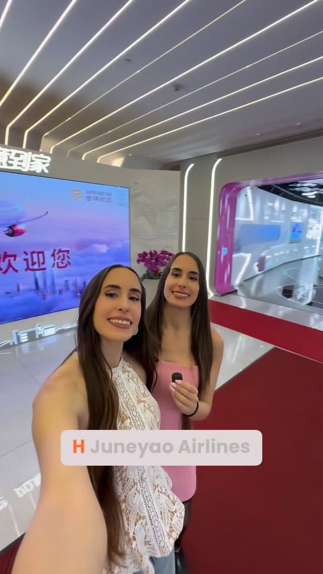 Post 1 by Marianna & Sofia 希腊姐妹花 on Instagram (video)