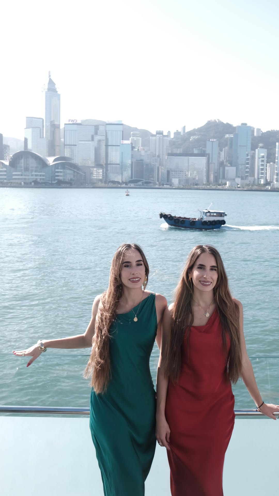 Post 9 by Marianna & Sofia 希腊姐妹花 on Instagram (video)