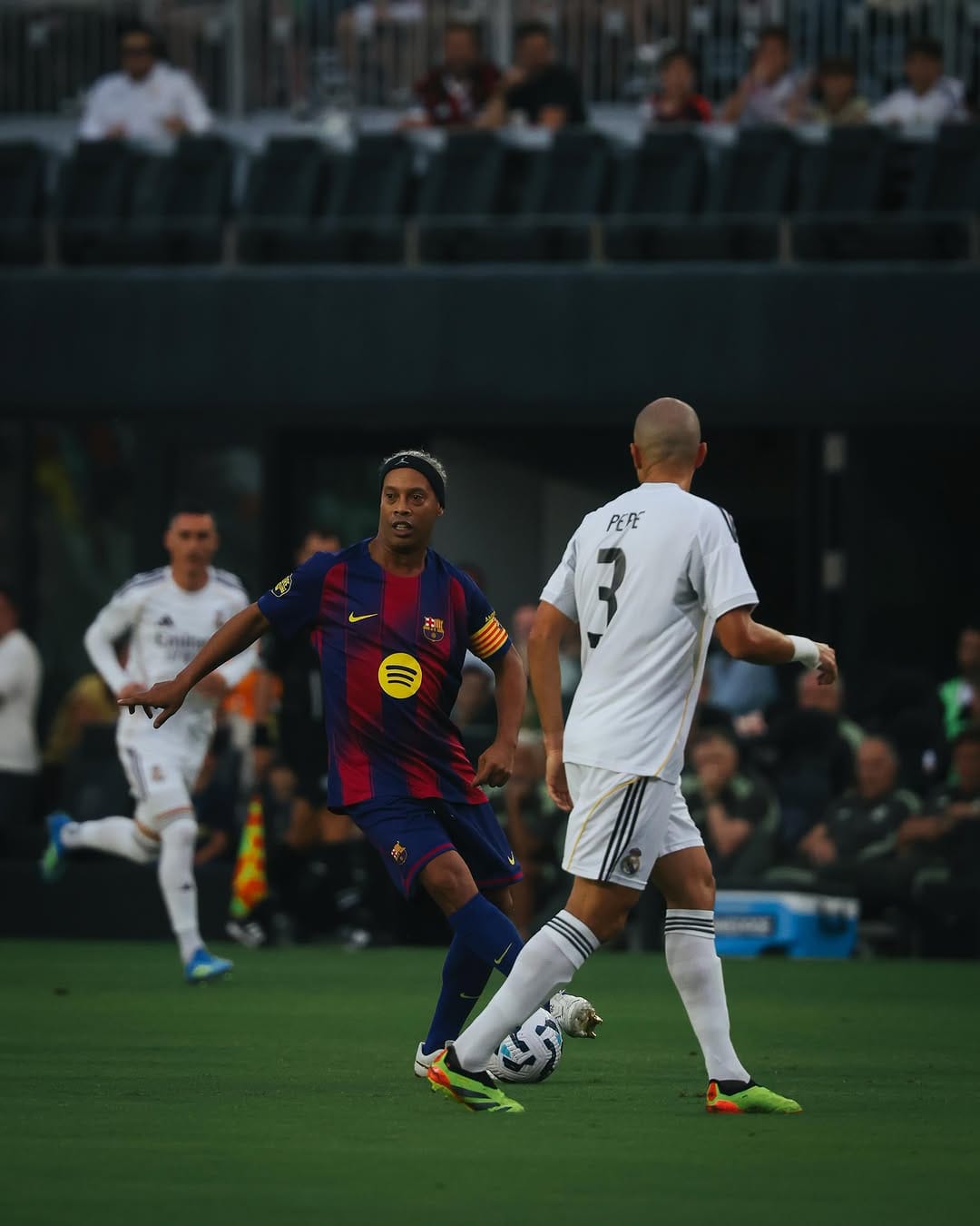 Post 10 by Barça Legends on Instagram (carousel)