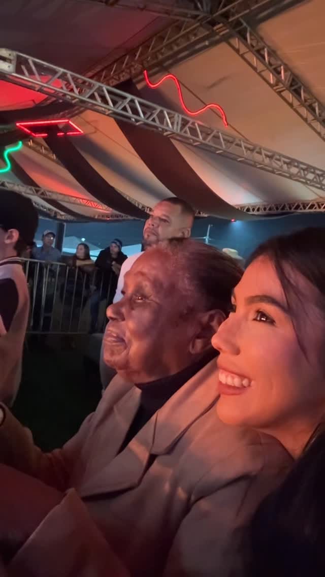 Post 7 by Monique Guilherme on Instagram (video)