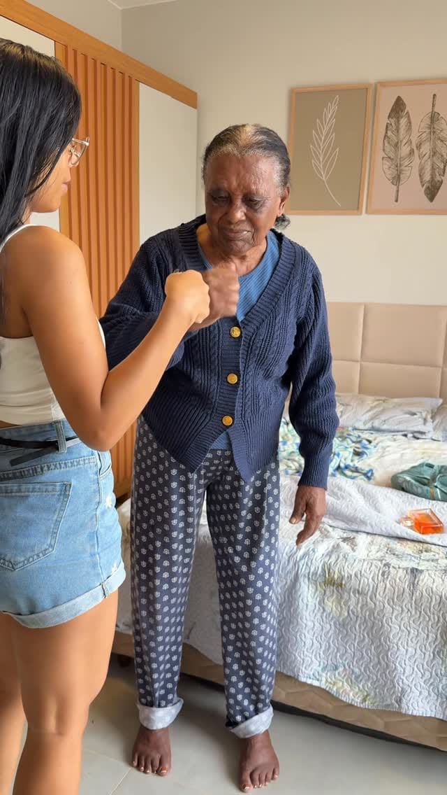 Post 10 by Monique Guilherme on Instagram (video)