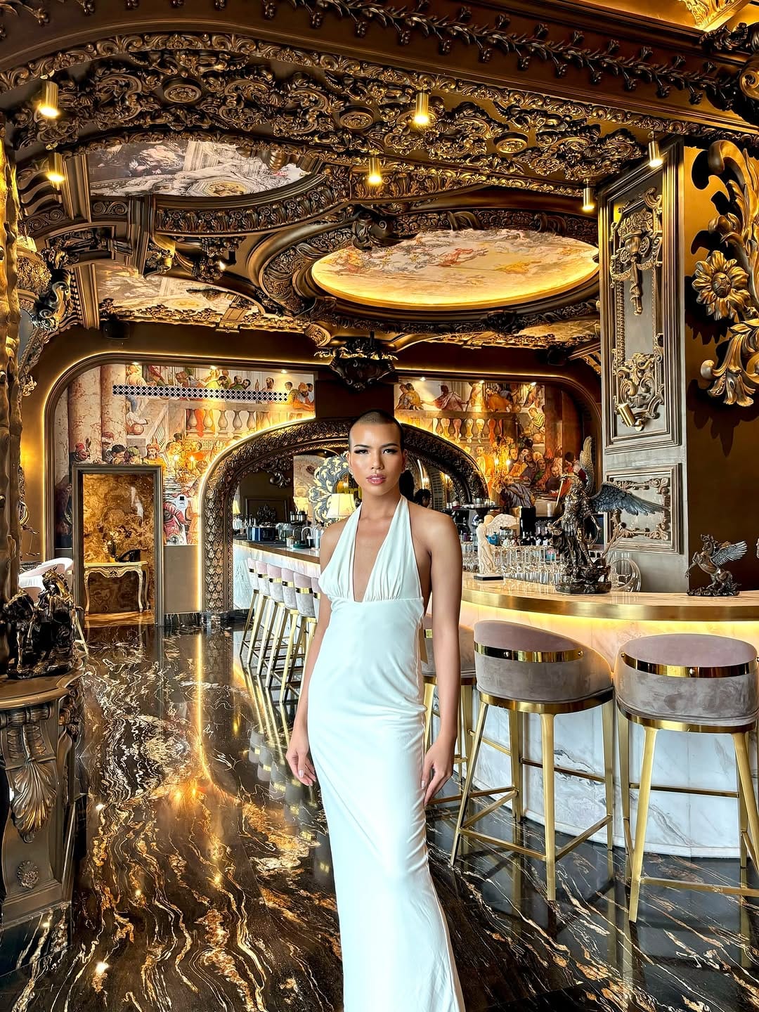 Post 5 by Élise ♛ on Instagram (carousel)