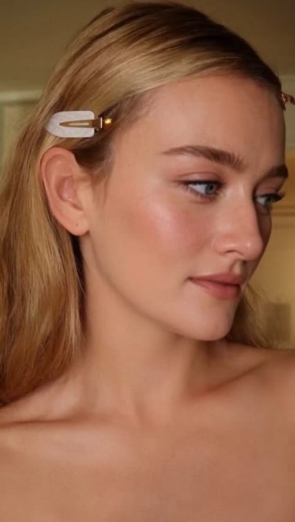 Post 4 by Aliénor | Contrast Makeup on Instagram (video)
