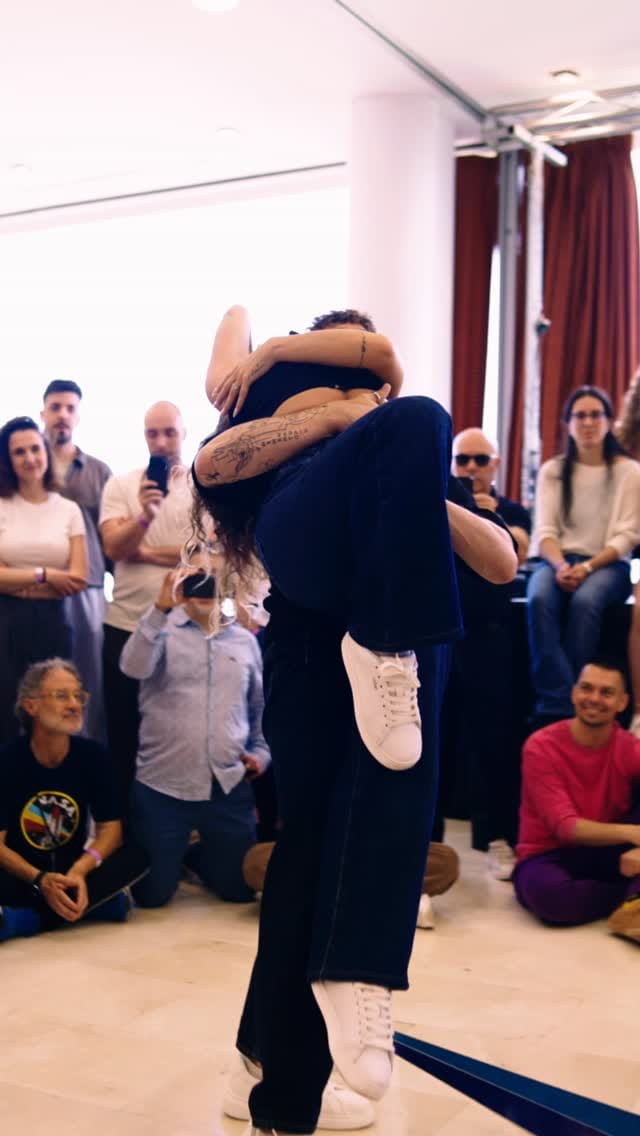 Post 3 by Adrián Verdú on Instagram (video)