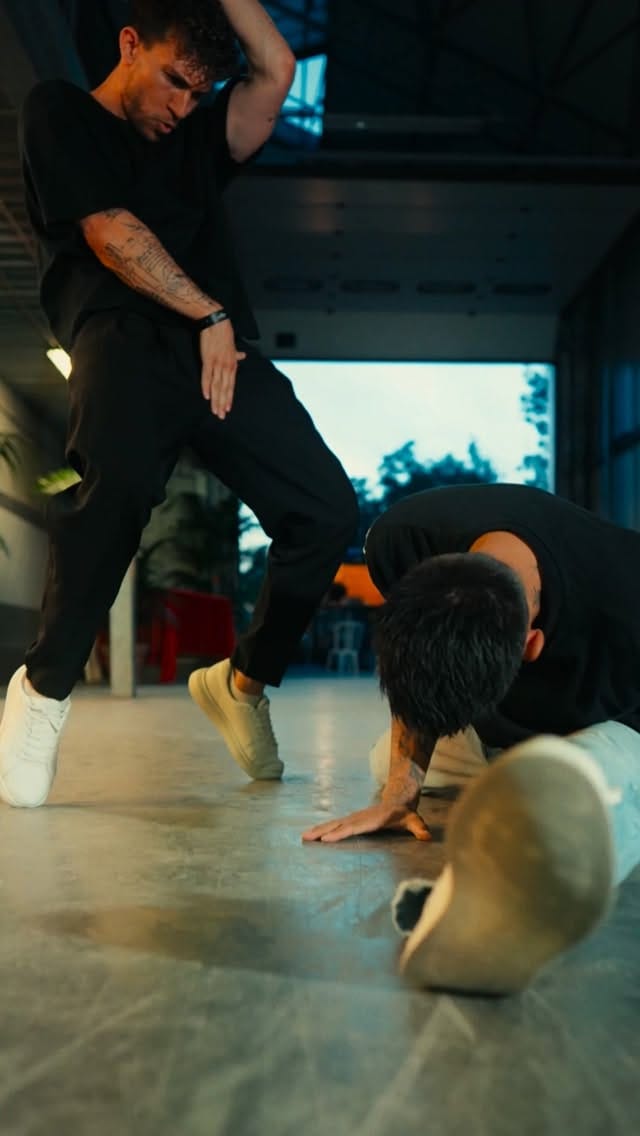 Post 1 by Adrián Verdú on Instagram (video)