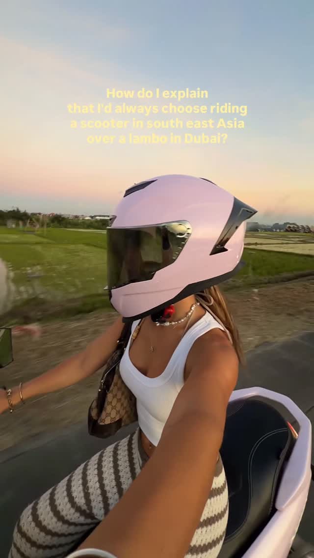 Post 1 by D A N I   E L L I O T T on Instagram (video)