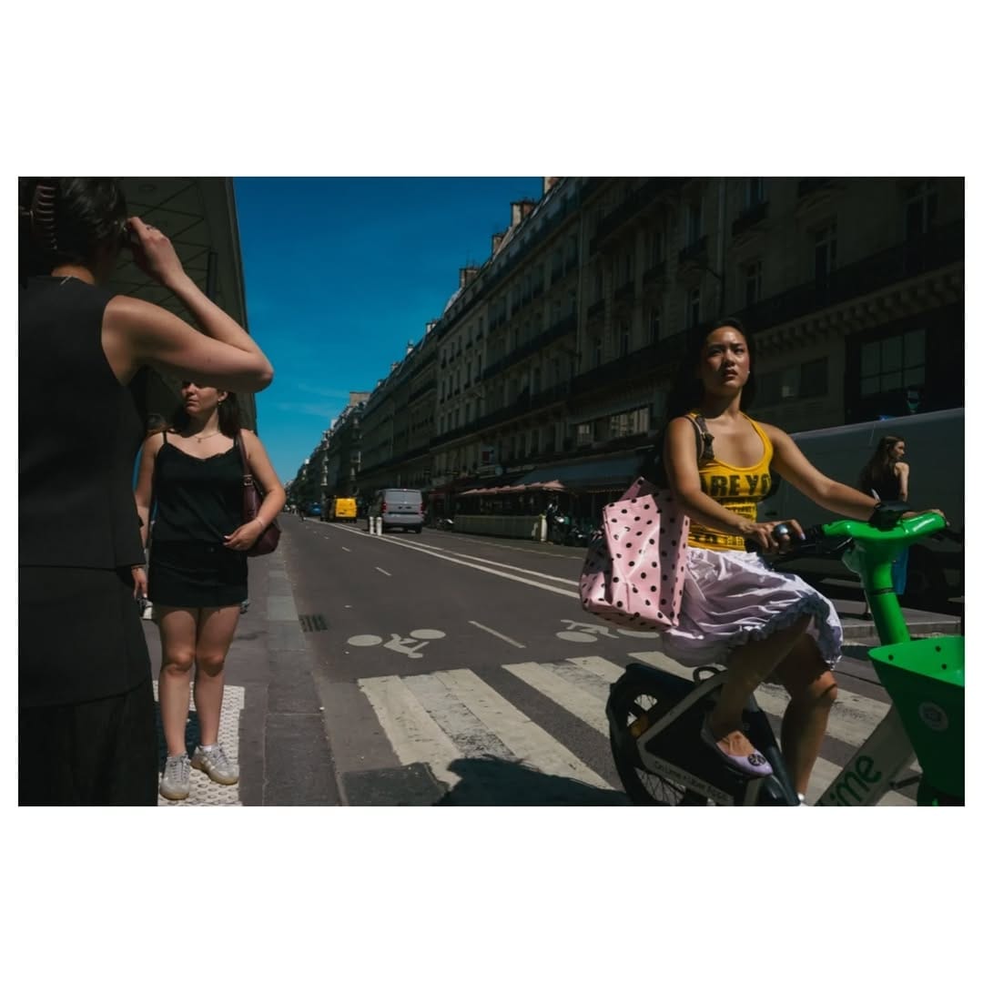 Post 1 by Sébastien Hirsch : street photographer on Instagram (carousel)