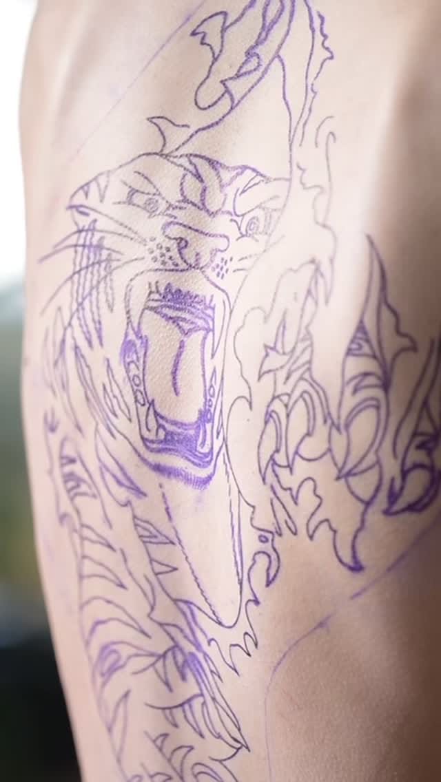 Post 9 by Salut Manu Tattoo on Instagram (video)