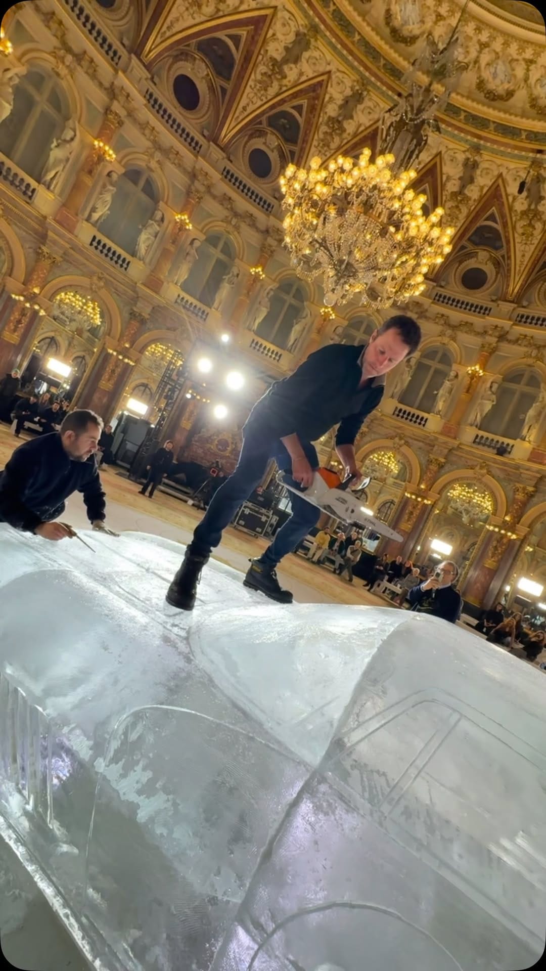 Post 10 by Sam Girault - Ice&Art on Instagram (video)