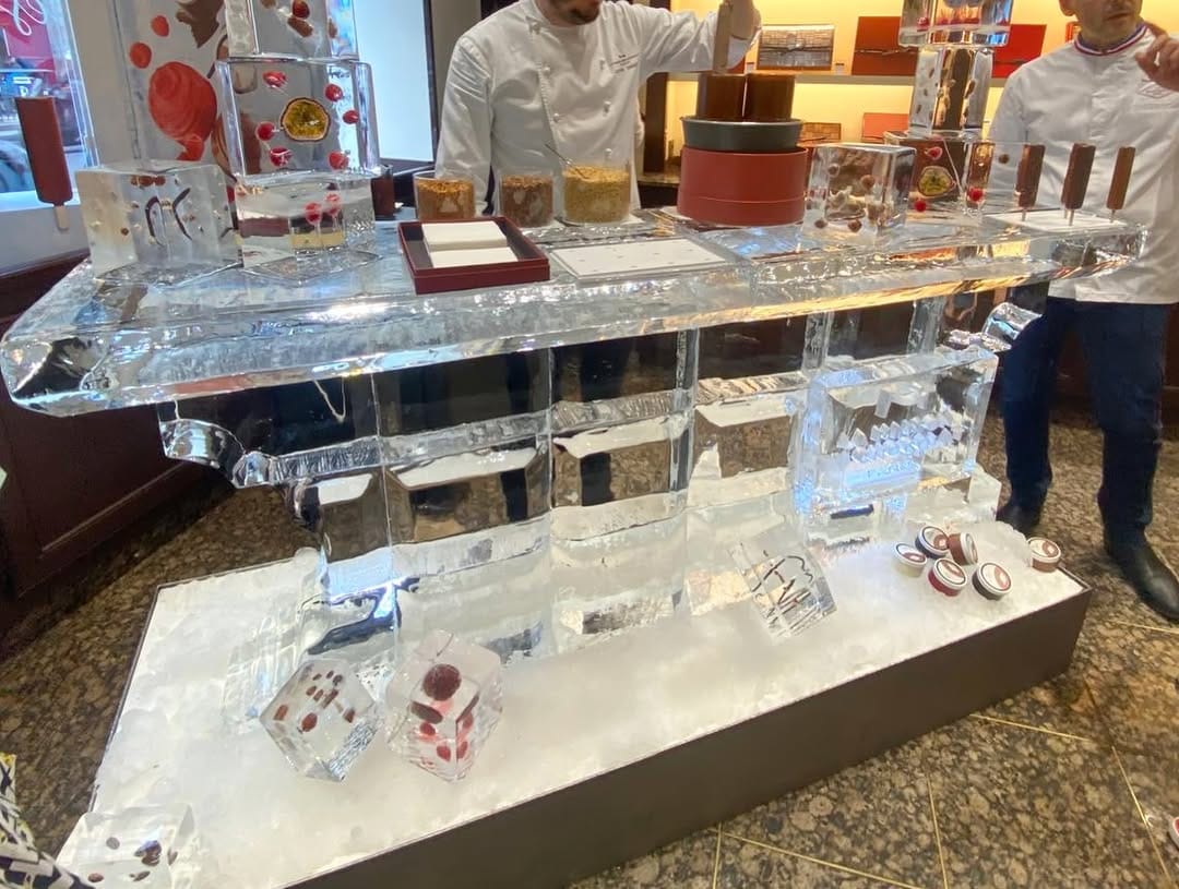 Post 4 by Sam Girault - Ice&Art on Instagram (carousel)