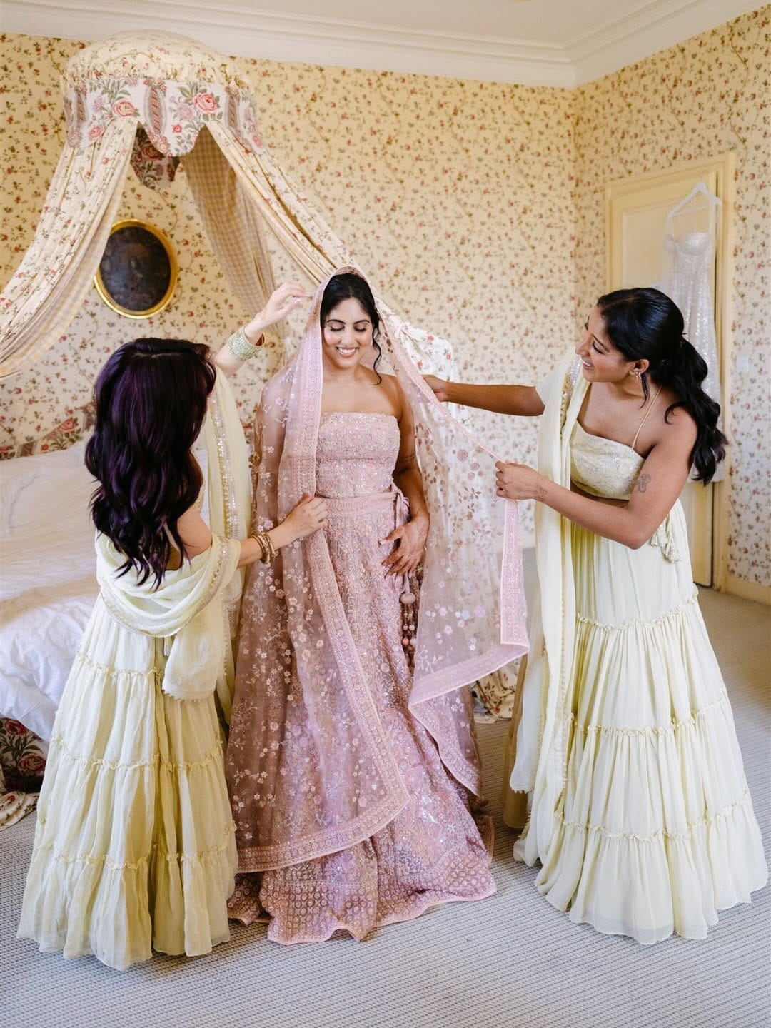 Post 9 by Paris, Loire Valley, Provence wedding photographer - Solène on Instagram (carousel)