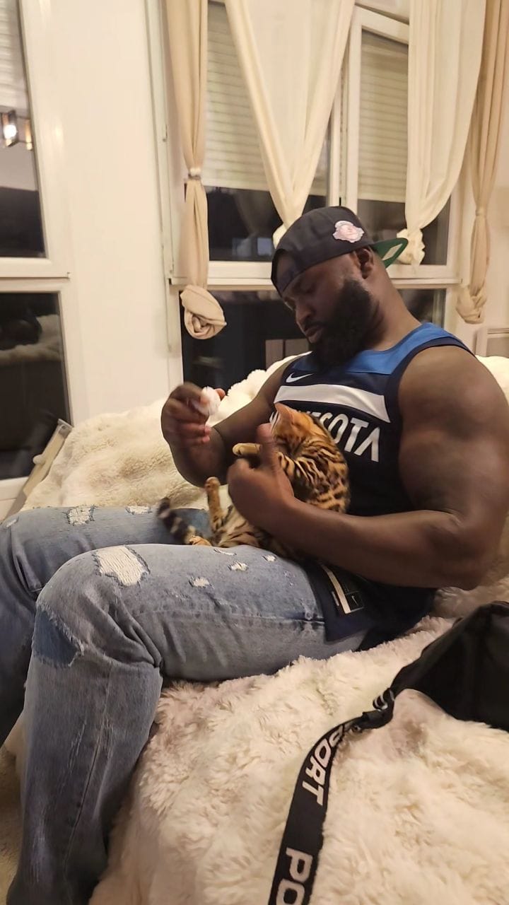 Post 8 by JAY PARIS 🗼 on Instagram (video)