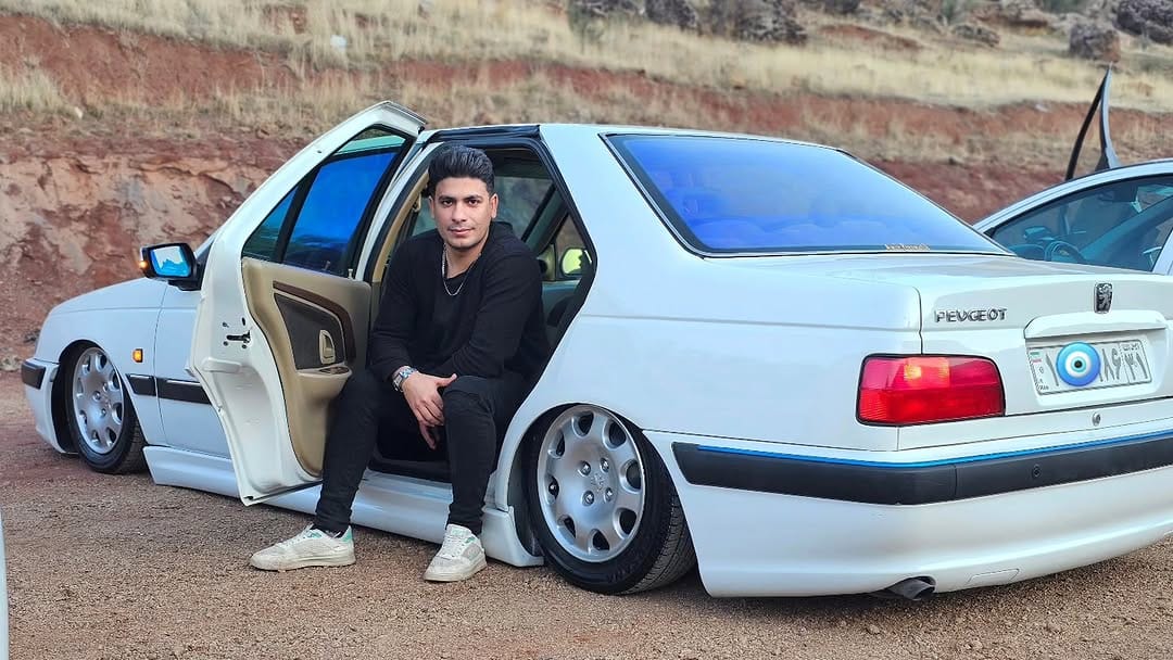 Post 3 by Hadi Dolatshah on Instagram (image)
