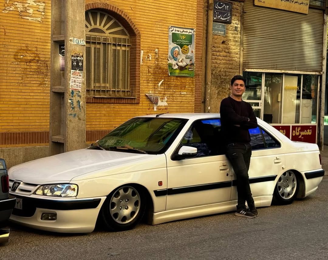 Post 4 by Hadi Dolatshah on Instagram (image)