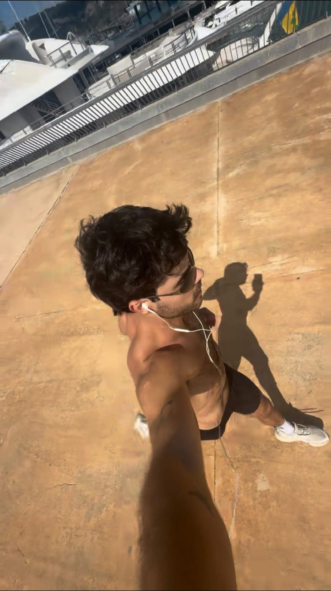 Post 8 by Eugenio Lara on Instagram (video)