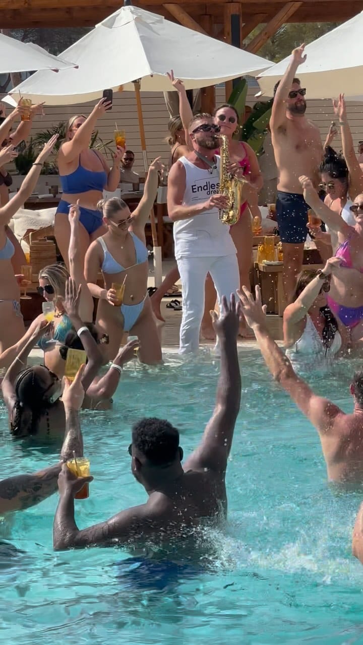 Post 10 by Vladi Sax | Mallorca Saxophonist on Instagram (video)