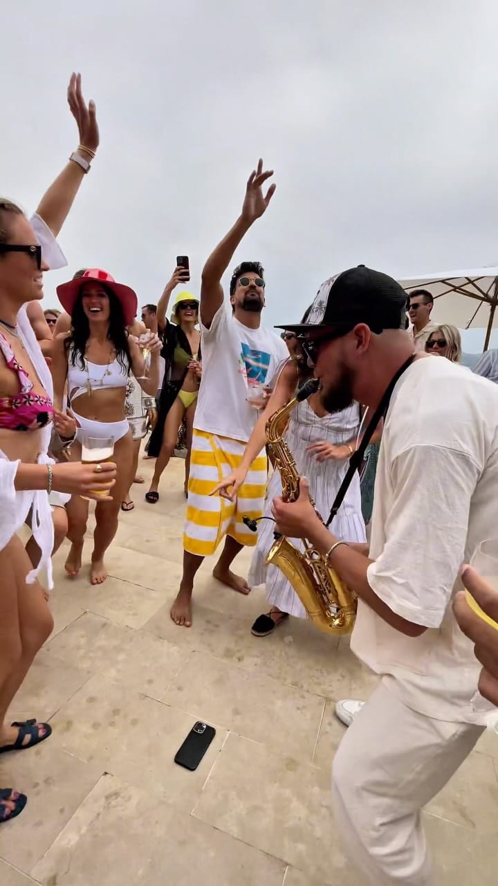 Post 1 by Vladi Sax | Mallorca Saxophonist on Instagram (video)