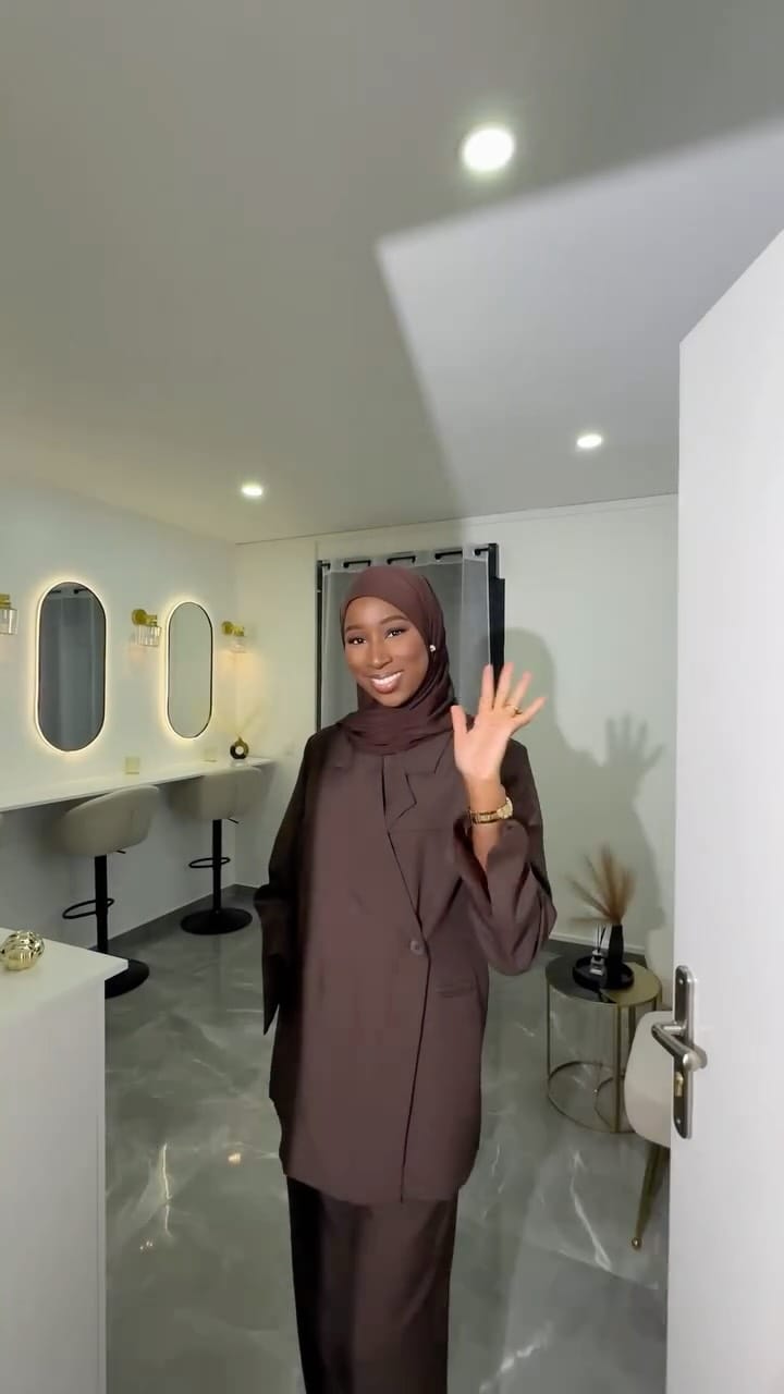 Post 9 by KadiaGlams Makeup on Instagram (video)