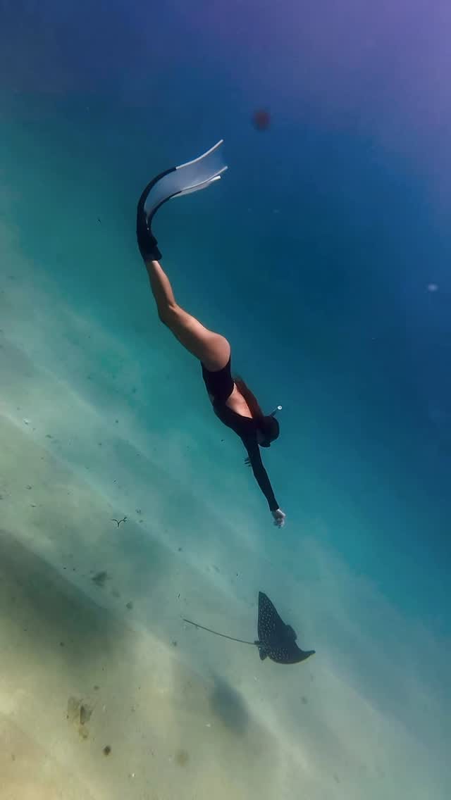 Post 1 by Charlotte Kyra on Instagram (video)