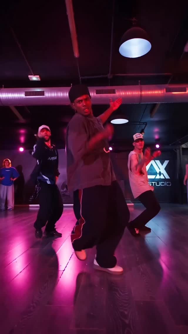 Post 7 by ⠀⠀⠀⠀ ⠀⠀⠀⠀ ⠀⠀   Kenj'y Keass on Instagram (video)