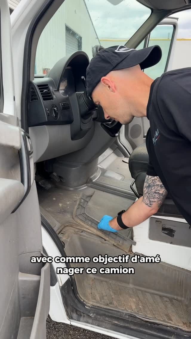 Post 4 by Mickael Roustaing on Instagram (video)