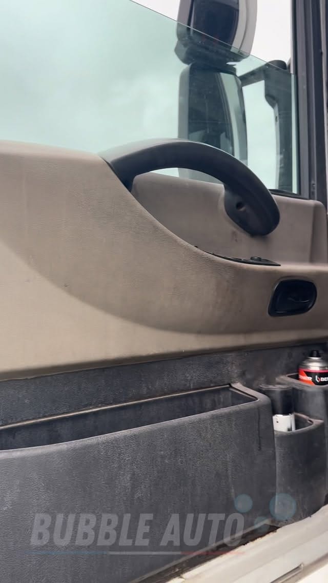 Post 5 by Mickael Roustaing on Instagram (video)