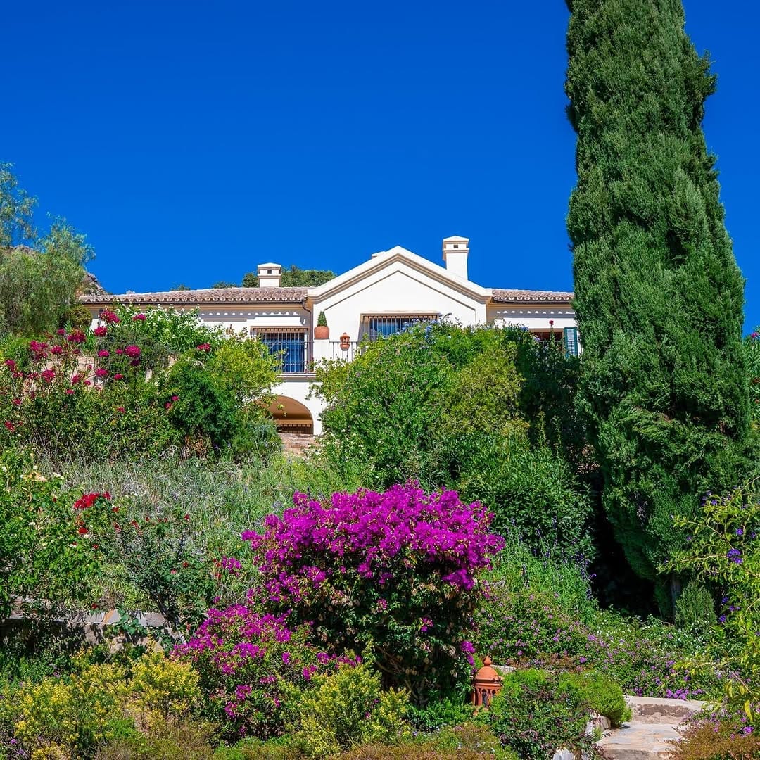 Post 5 by Villas & Fincas Real Estate on Instagram (carousel)