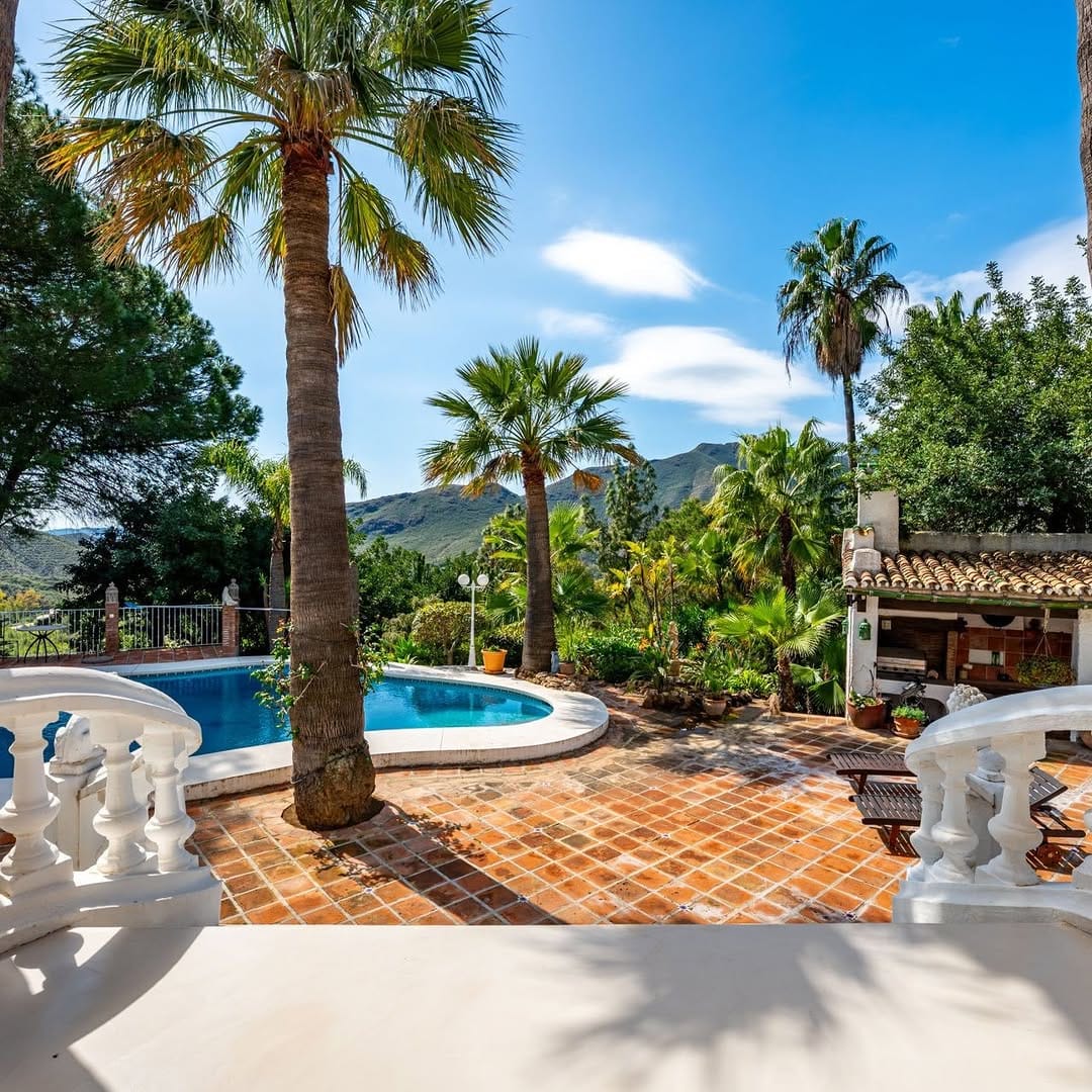 Post 10 by Villas & Fincas Real Estate on Instagram (carousel)