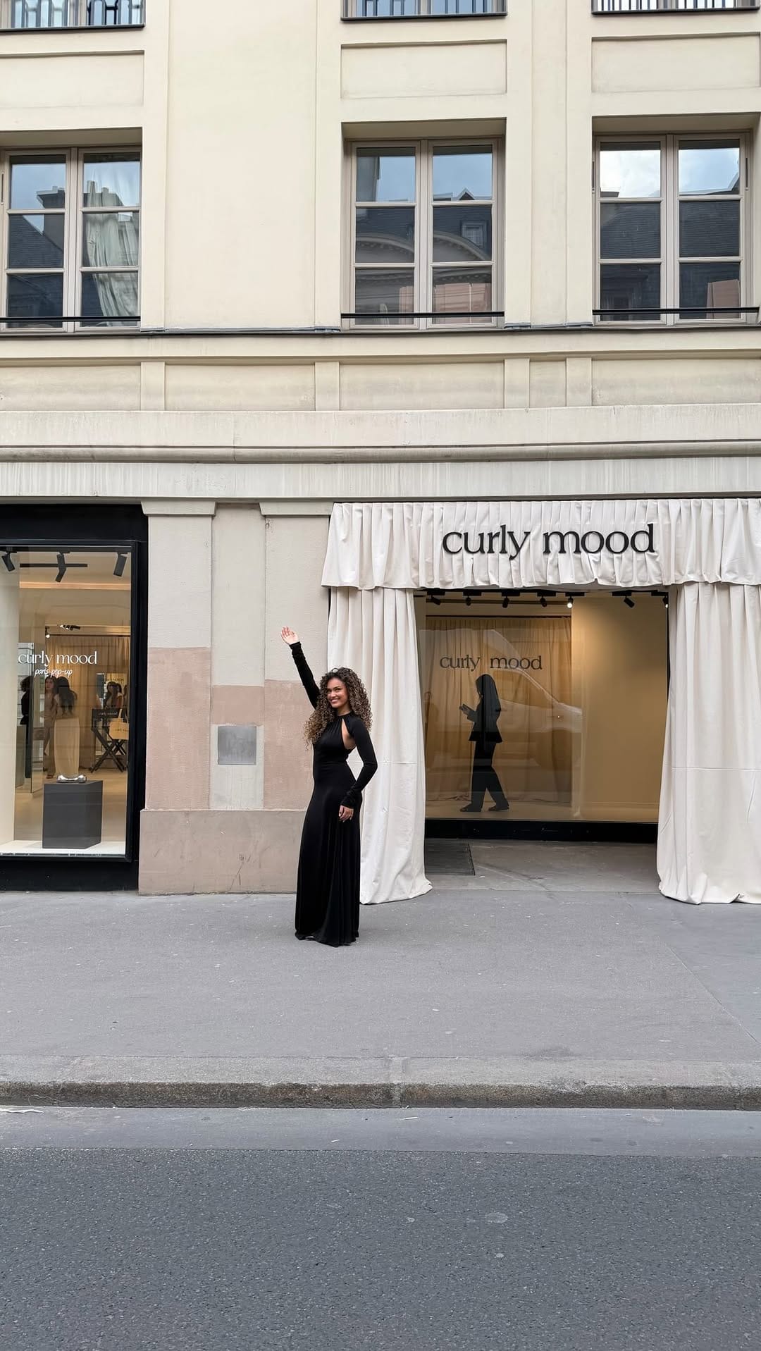 Post 9 by CURLY MOOD on Instagram (video)