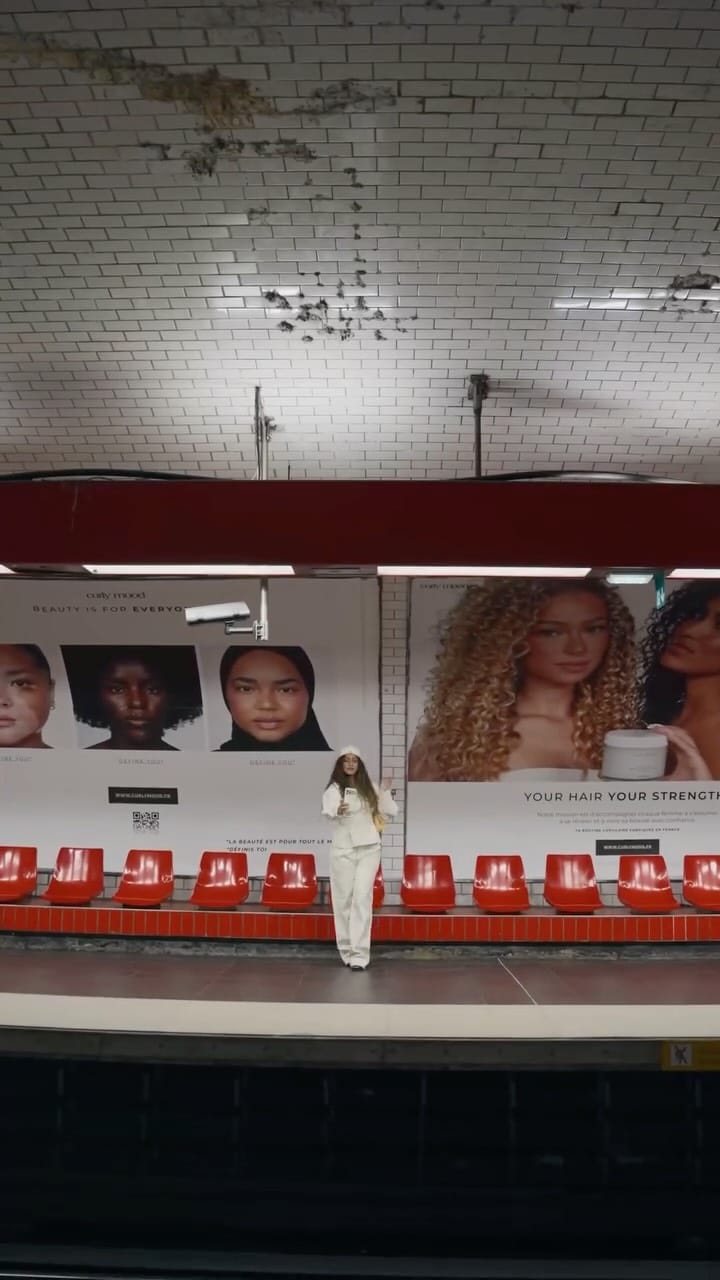 Post 10 by CURLY MOOD on Instagram (video)