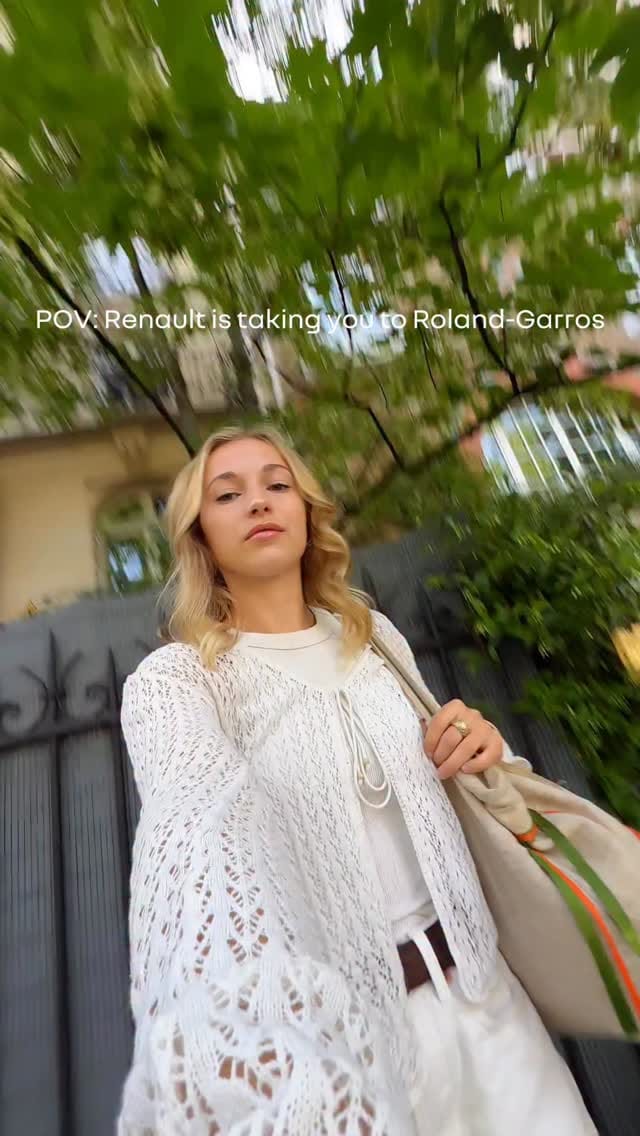 Post 7 by Renault France on Instagram (video)