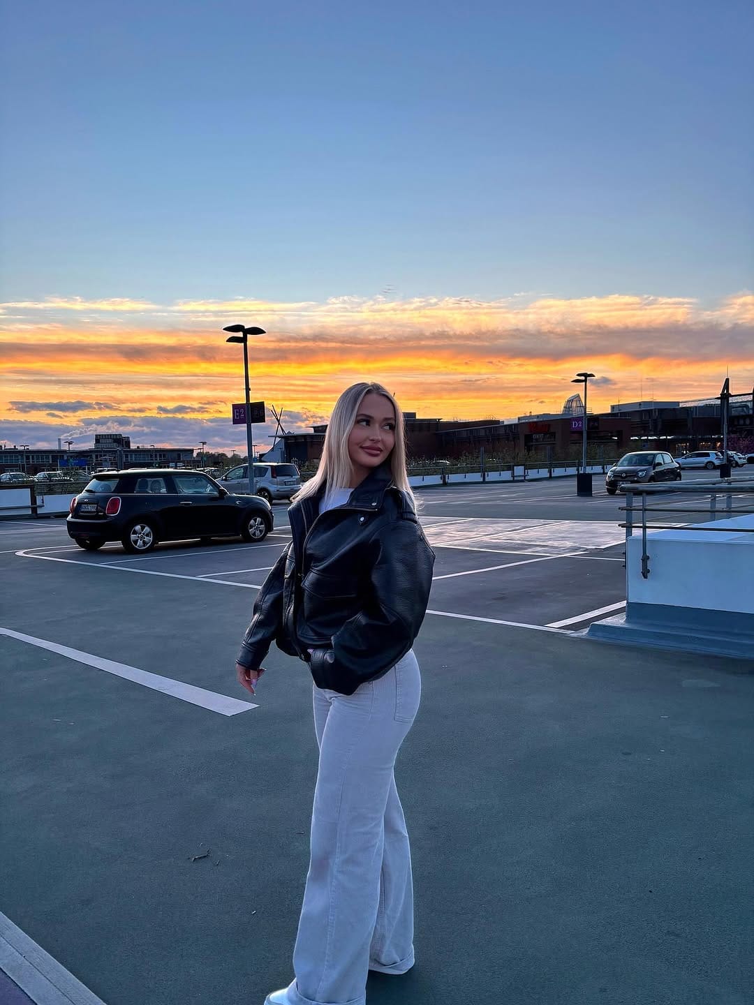 Post 5 by Alyona on Instagram (carousel)