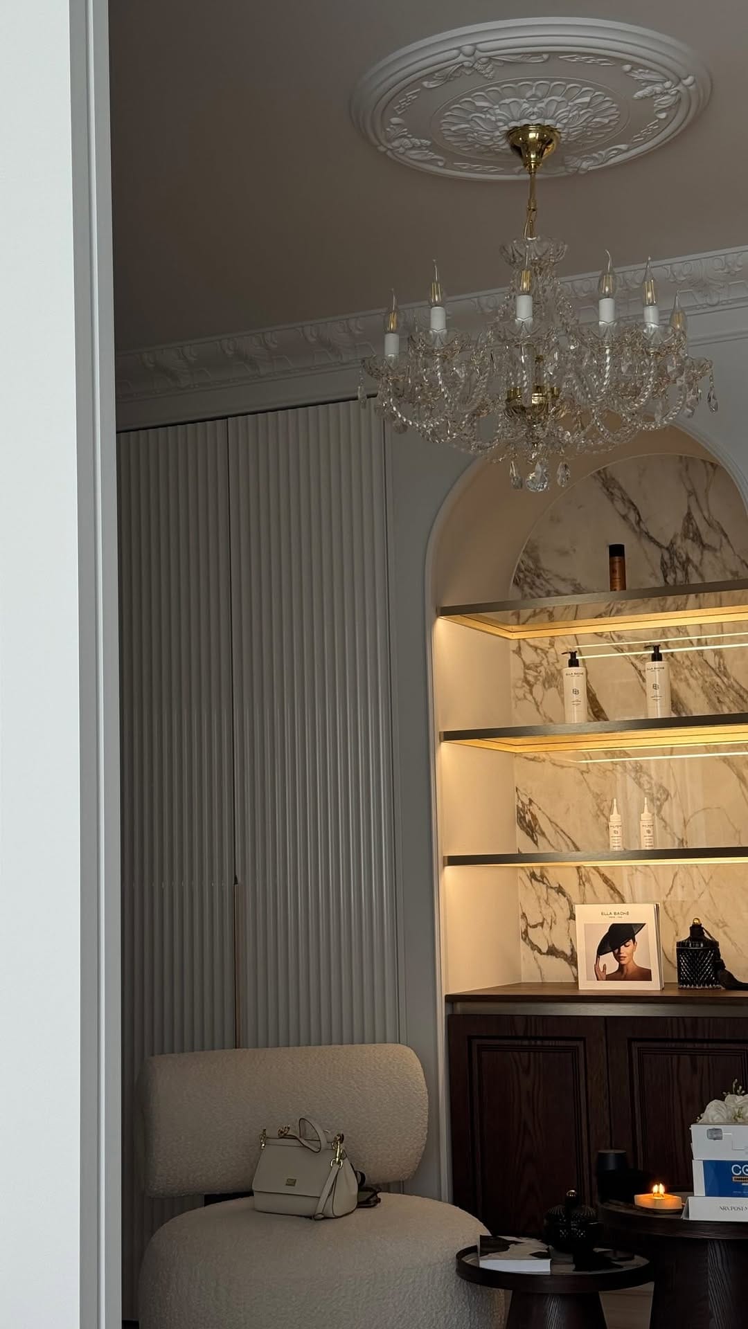 Post 7 by Skinstitute Paris on Instagram (video)