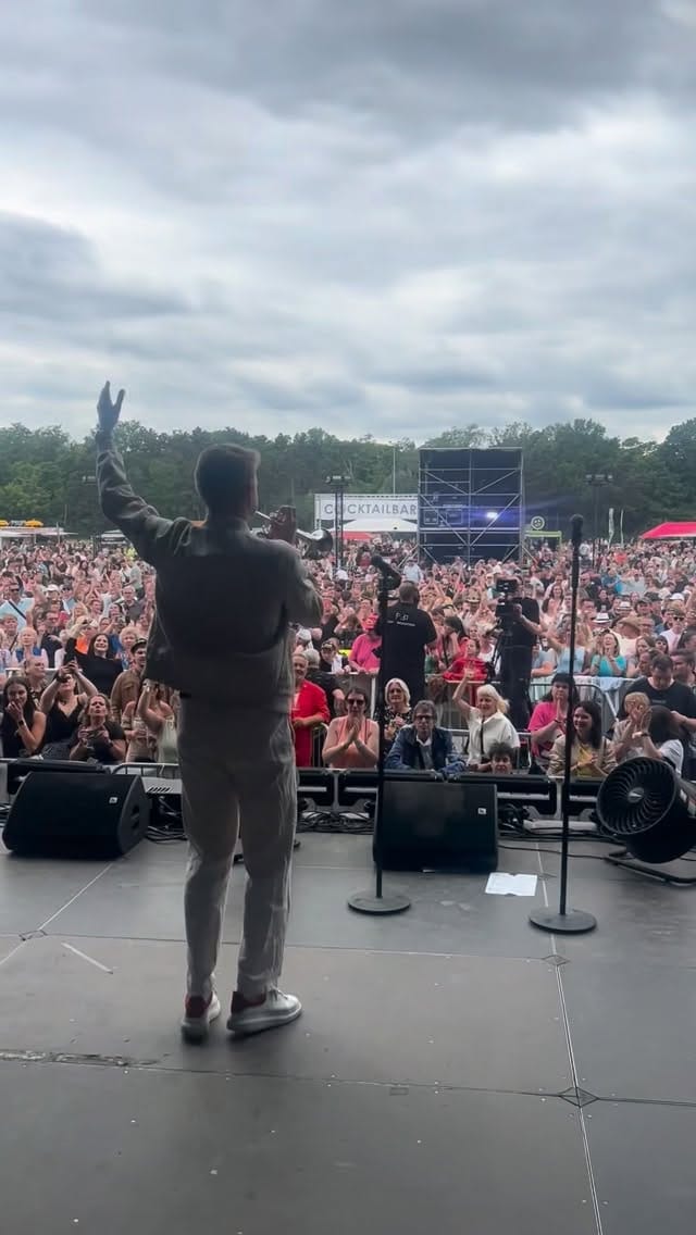 Post 4 by Robin Leon on Instagram (video)